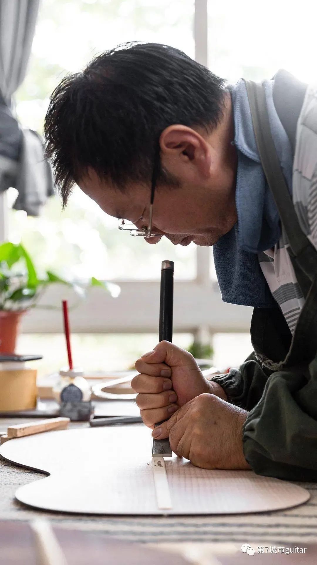 为什么我的吉他面板厚度和别人的不一样？有什么影响么？